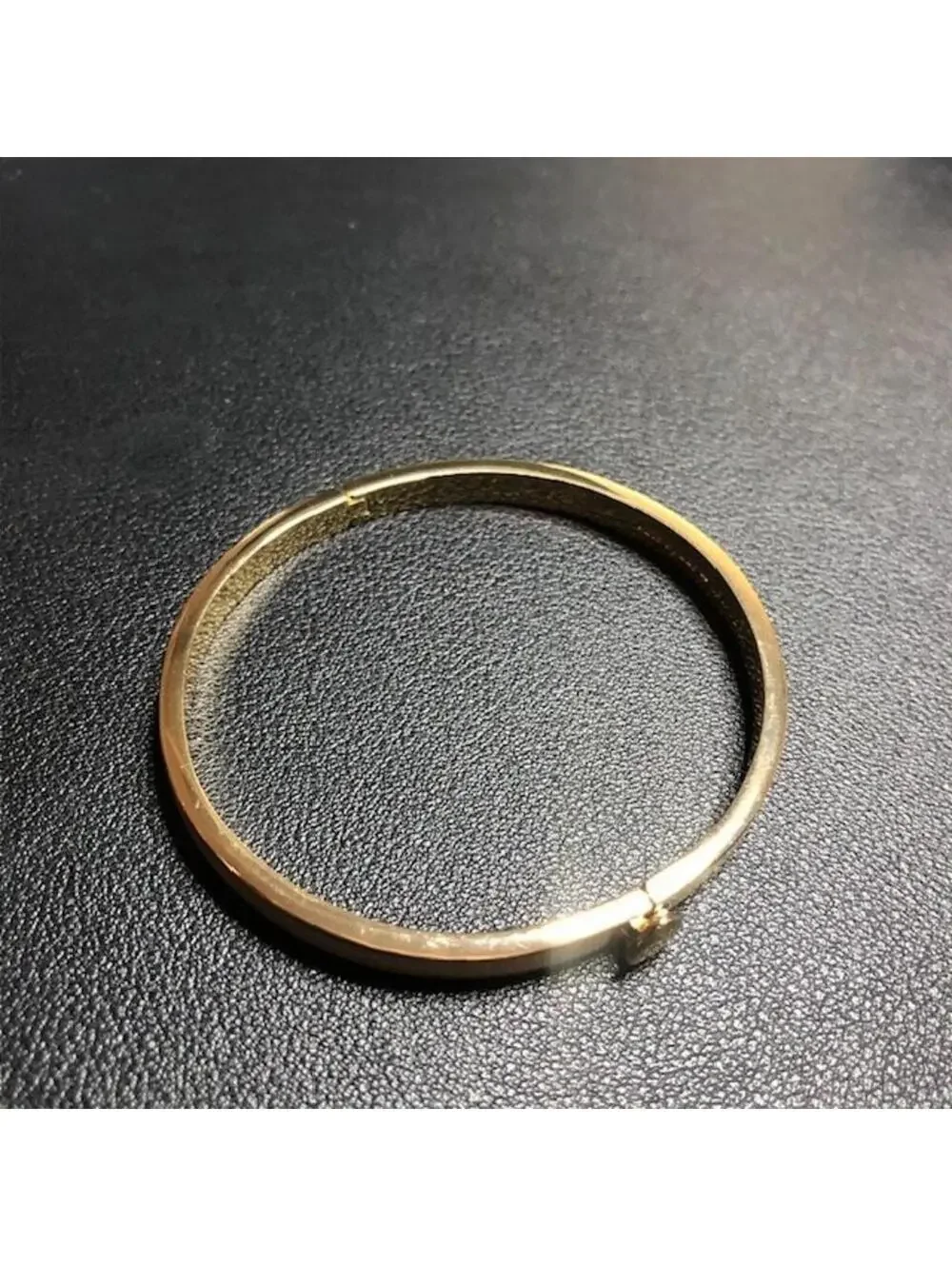 B3279 Kate Spade Hinged Bangle Bracelet Spade Clasp Enamel Gold Tone 7" - Picture 4 of 4